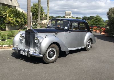 1954 ROLLS-ROYCE SILVER DAWN SALOON